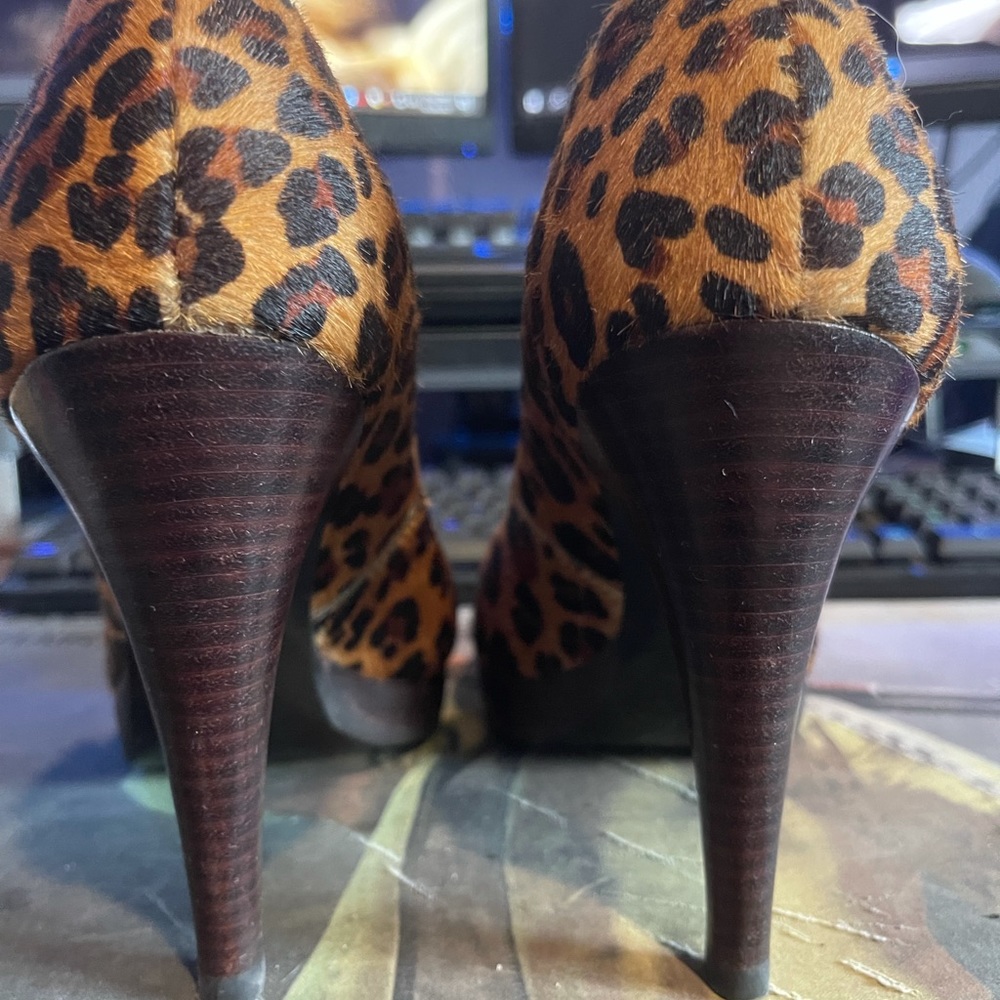 Nine West leopard print (brown) sexy pumps.